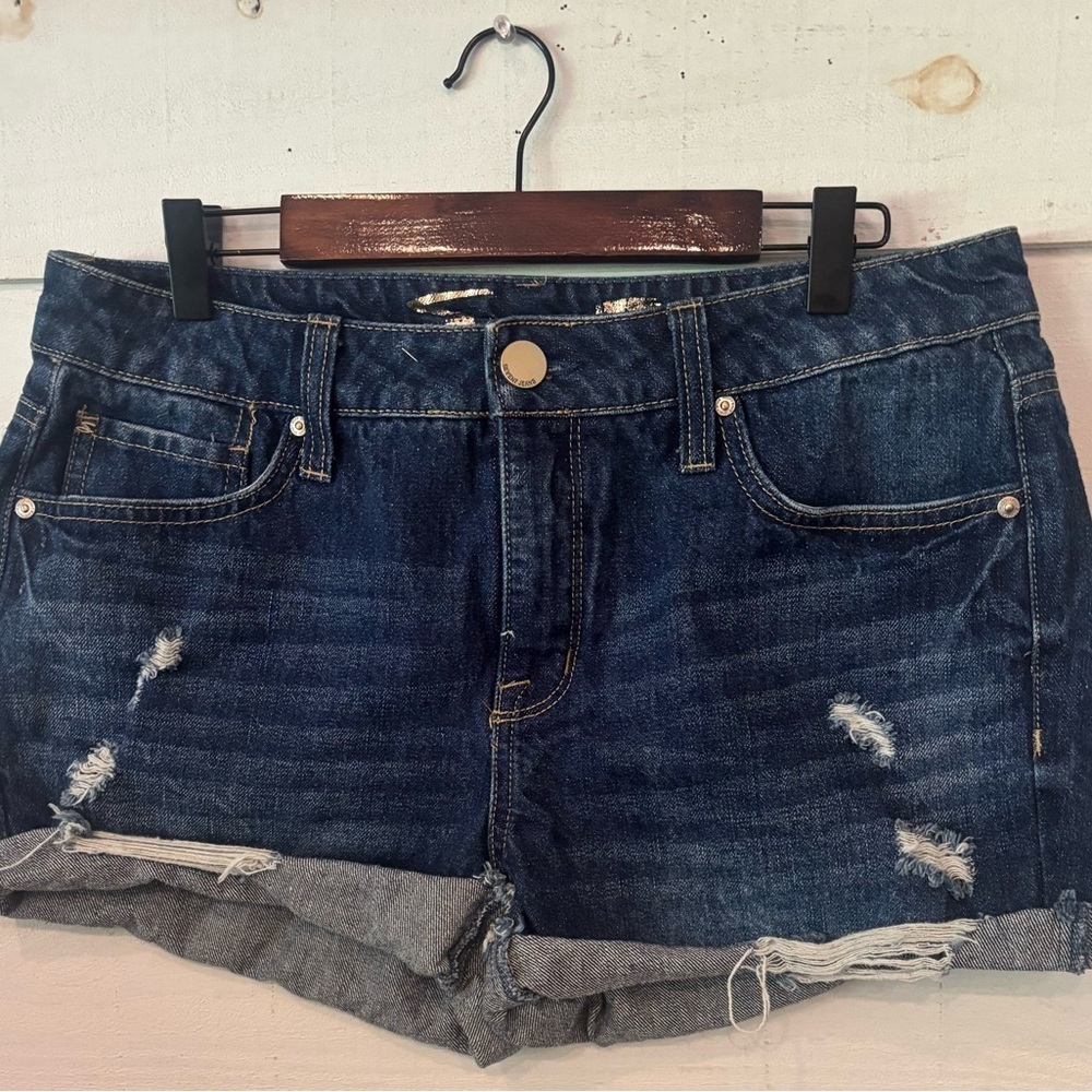 7 For All Mankind Womens 6 Weekend Short
Cut off Blue Jeans Shorts
Distressed
